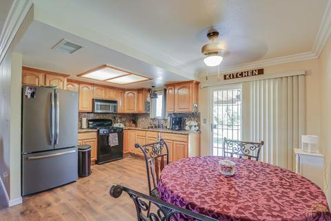 910 Dover St, Delano, CA 93215 photo 9