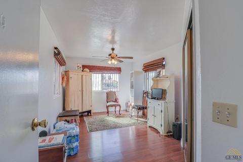 910 Dover St, Delano, CA 93215 photo 17