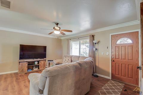 910 Dover St, Delano, CA 93215 photo 6