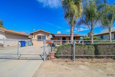 910 Dover St, Delano, CA 93215 photo 2