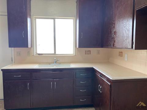 102 Jefferson St, Taft, CA 93268 photo 4