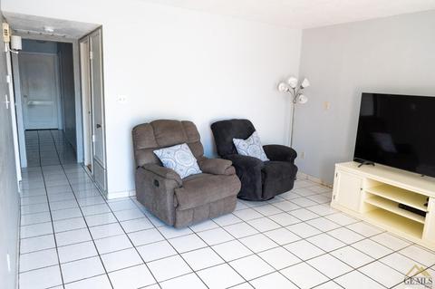 208 Wooner Dr, Arvin, CA 93203 photo 6