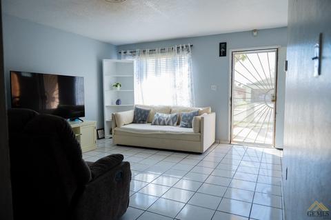 208 Wooner Dr, Arvin, CA 93203 photo 4
