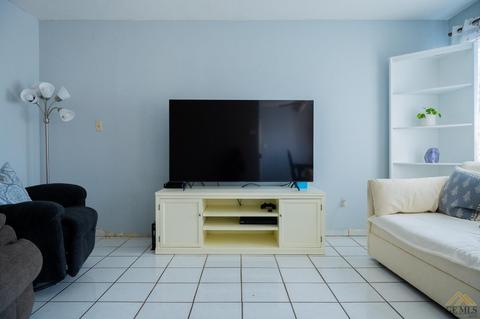 208 Wooner Dr, Arvin, CA 93203 photo 7