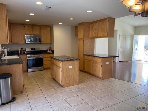 18040 Swaps Ct, Tehachapi, CA 93561 photo 4