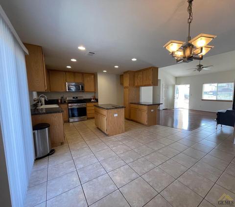 18040 Swaps Ct, Tehachapi, CA 93561 photo 3