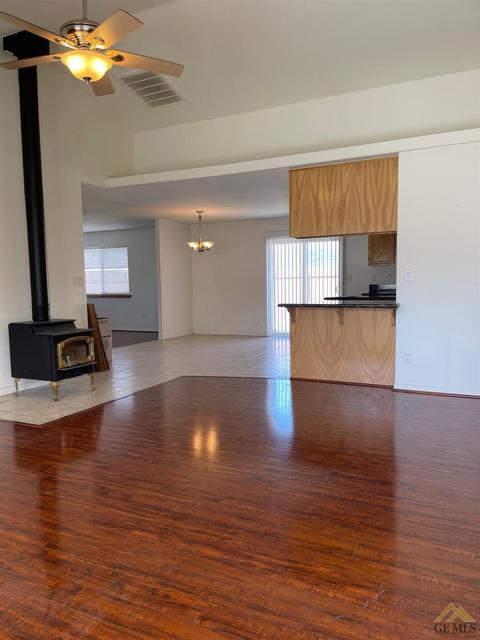 18040 Swaps Ct, Tehachapi, CA 93561 photo 2