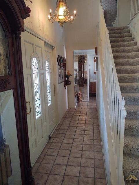 2812 Elm St, Bakersfield, CA 93301 photo 2