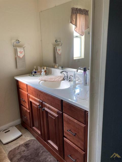 400 E Roberts Ln, Bakersfield, CA 93308 photo 11
