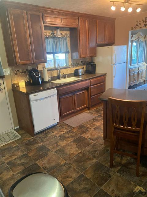400 E Roberts Ln, Bakersfield, CA 93308 photo 2