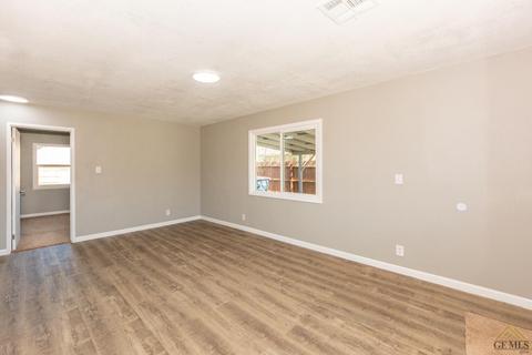 315 E J St, Tehachapi, CA 93561 photo 4