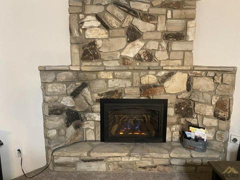 102 E Warren St, Taft, CA 93268 photo 8