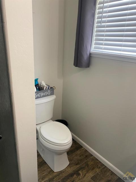 102 E Warren St, Taft, CA 93268 photo 11