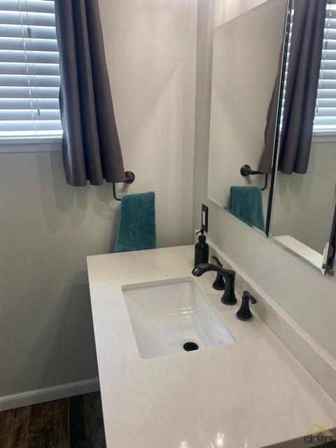 102 E Warren St, Taft, CA 93268 photo 9