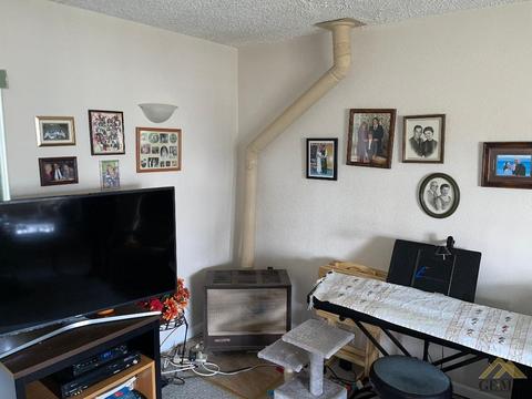 211 N Green St, Tehachapi, CA 93561 photo 4