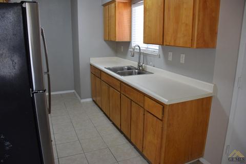600 Charles, Arvin, CA 93203 photo 4
