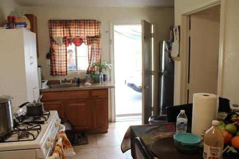 1130 7th Pl, Wasco, CA 93280 photo 4