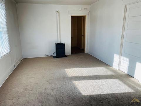 1045 4th Pl, Wasco, CA 93280 photo 3