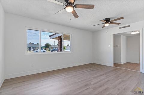 6709 Pinecone Ave, Bakersfield, CA 93308 photo 5