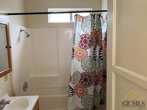 112 Fillmore St, Taft, CA 93268 photo 4