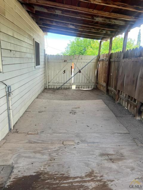 319 Buchanan St, Taft, CA 93268 photo 7