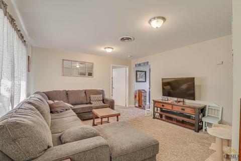 506 Tyler St, Taft, CA 93268 photo 4