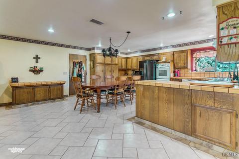 18500 Buckeye Pl, Tehachapi, CA 93561 photo 5