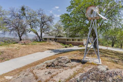 18500 Buckeye Pl, Tehachapi, CA 93561 photo 1