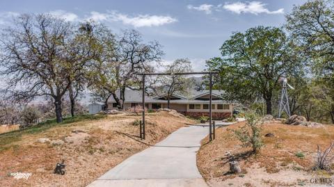 18500 Buckeye Pl, Tehachapi, CA 93561 photo 2