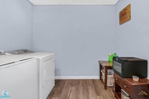 425 E St, Taft, CA 93268 photo 12