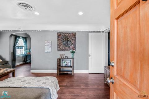 425 E St, Taft, CA 93268 photo 4