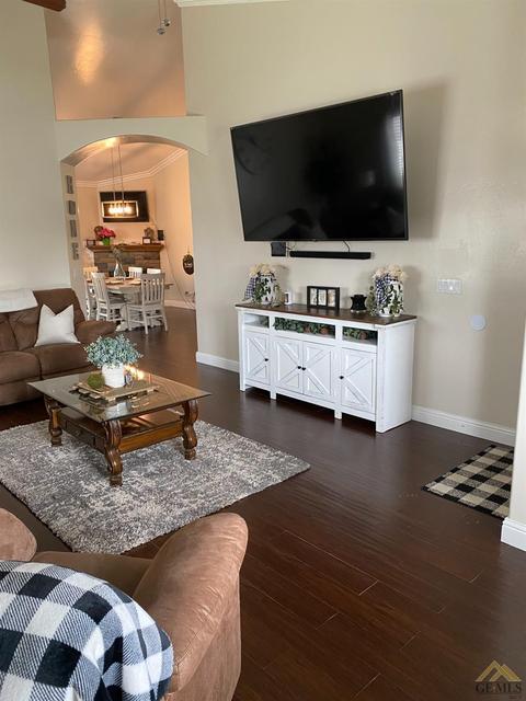 711 Rodeo St, Shafter, CA 93263 photo 4
