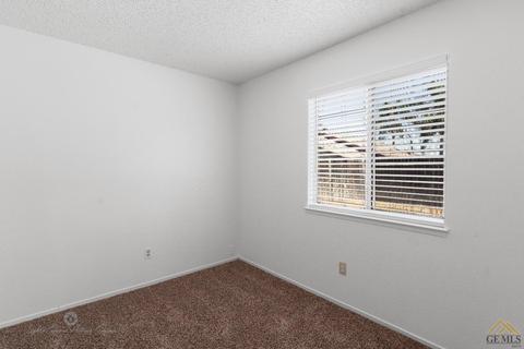 575 Mark Ave, Shafter, CA 93263 photo 10