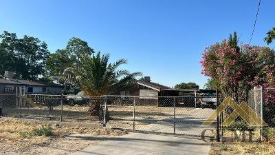 633 Watts Dr, Bakersfield, CA 93307 photo 1