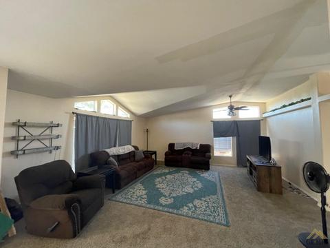316 S 5th St, Taft, CA 93268 photo 7