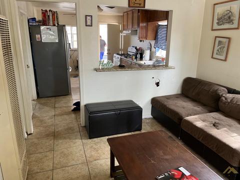 329 D St, Taft, CA 93268 photo 4