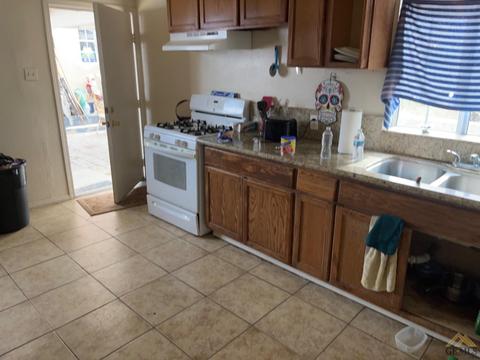 329 D St, Taft, CA 93268 photo 6