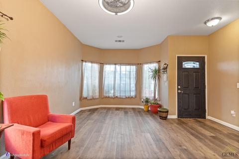 824 S Green St, Tehachapi, CA 93561 photo 4