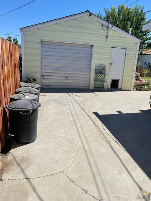 113 E Woodrow St, Taft, CA 93268 photo 28