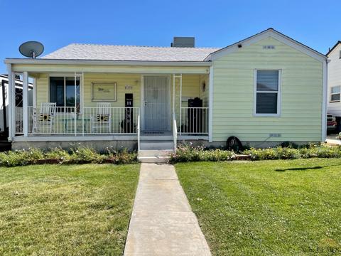 113 E Woodrow St, Taft, CA 93268 photo 2