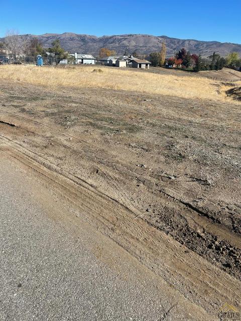 21632 Loop St, Tehachapi, CA 93561 photo 1