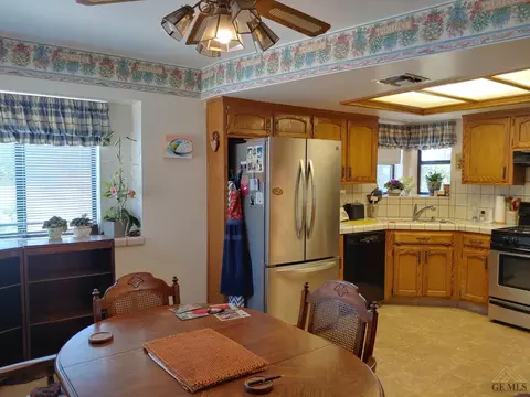 22610 Lake Dr, Tehachapi, CA 93561 photo 12