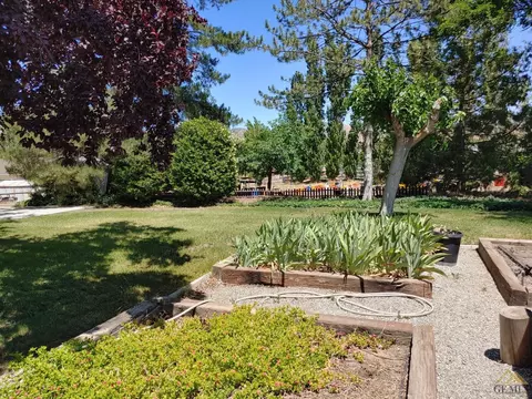 22610 Lake Dr, Tehachapi, CA 93561 photo 5