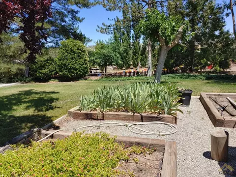 22610 Lake Dr, Tehachapi, CA 93561 photo 4