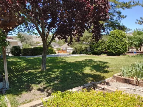 22610 Lake Dr, Tehachapi, CA 93561 photo 2