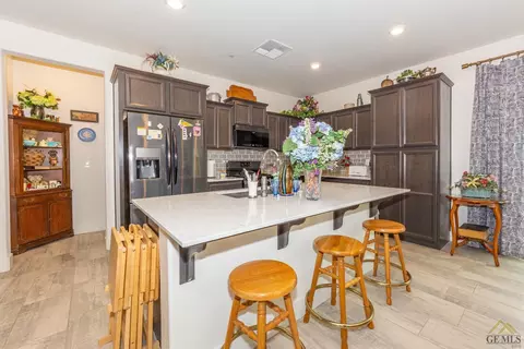 9605 Cobble Creek Dr, Shafter, CA 93263 photo 9