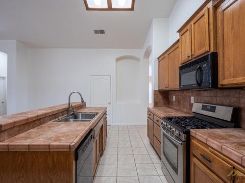10402 Olympia Fields Dr, Bakersfield, CA 93312 photo 7
