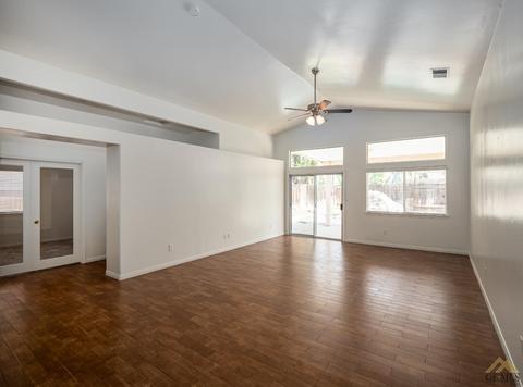 10402 Olympia Fields Dr, Bakersfield, CA 93312 photo 9