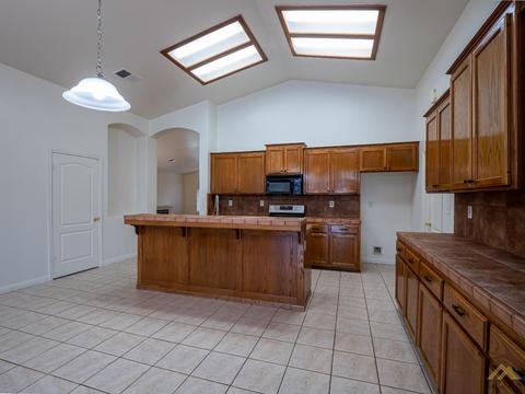 10402 Olympia Fields Dr, Bakersfield, CA 93312 photo 6