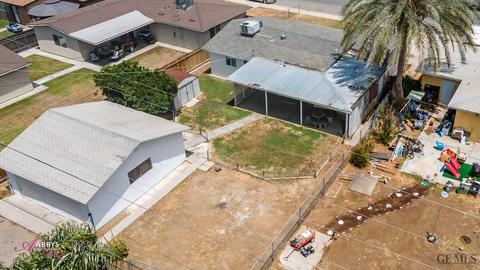 439 Mark Ave, Shafter, CA 93263 photo 9